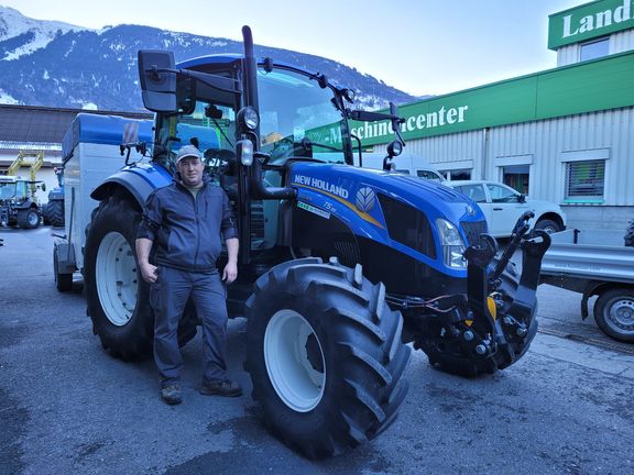 New Holland Traktor im Einsatz T5.95